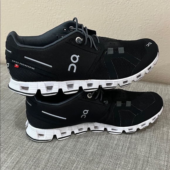 On Running Cloud women’s Athletic Shoes - Black with White Sole - Picture 5 of 10